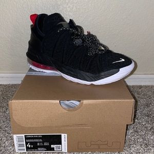 NEW Lebron XVIII (18) Size 4Y Blk/Wht/Univ Red